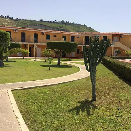 Marasusa Il Tramonto Two-bedroom House *